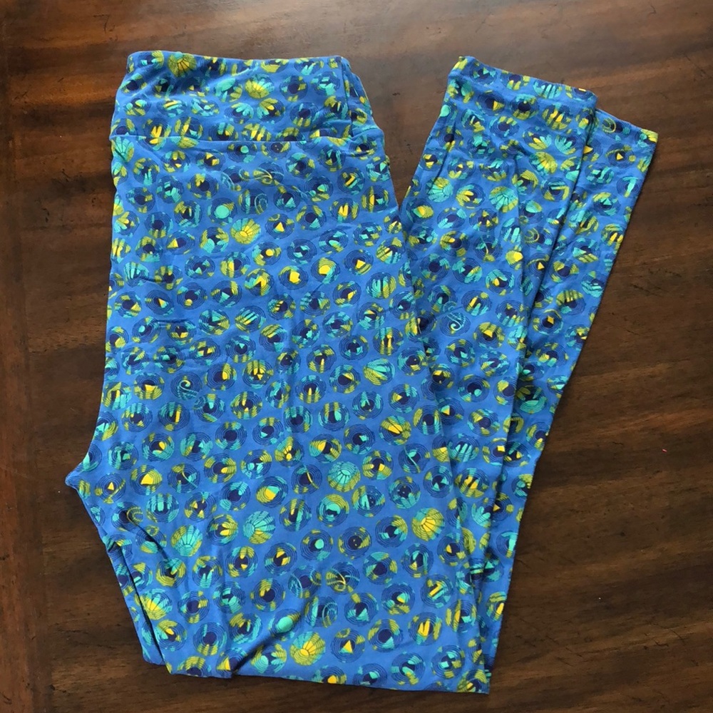 LuLaRoe Tall & Curvy Leggings